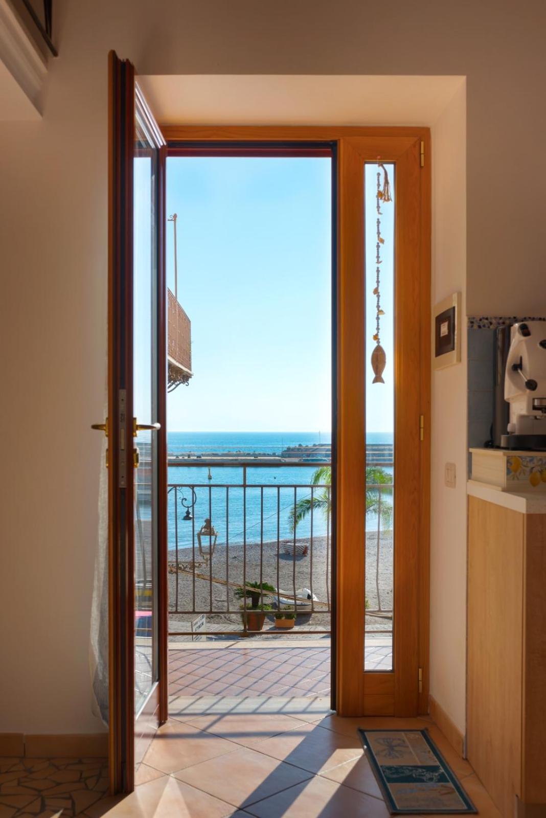 Casa Vacanze "Il Baffo E Il Mare" Cetara Exterior foto